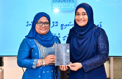 21 ކުއްޖަކު ހަކުރު ބަލި ތަހައްމަލްކުރުމަކީ ރަތް ސިގްނަލެއް: ފަސްޓް ލޭޑީ