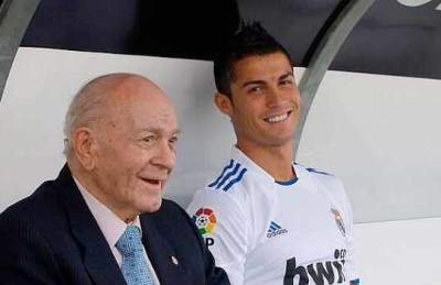 ތިން ގައުމުގެ ގައުމީ ޓީމަށް ކުޅުނު ޑި ސްޓެފާނޯގެ ޔޫރޯގެ އުންމީދު ފުނޑުފުނޑުކޮށްލީ އަސްކަރީ އޯޑަރަކުން