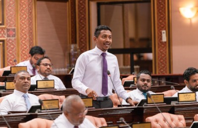ދަރަނި ބިލުގެ ބަހުސް: ގައުމު ބަނގުރޫޓު ކޮށްފައިވާ ކަމުގެ ތުހުމަތާއި މެނޭޖްކުރަން ނޭނގޭ ކަމުގެ އަރައިރުން!