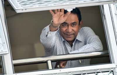 ޔާމީންގެ ގެކޮޅު ކައިރީގައި ބަޔަކު ޝައްކު ކުރެވޭ ގޮތަކަށް އުޅޭ މައްސަލައެއް ފުލުސް އޮފީހަށް