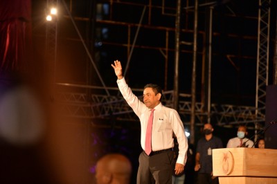 ގައިދީންނަށް އިންޓަނެޓު ދީ، ރީސާޗުކުރުމުގެ ފުރުސަތު ދޭން ޖެހޭ: ޔާމީން