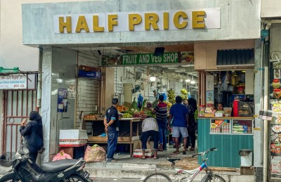 ފުރަތަމަ ވީ ދިވެހި މީހާގެ ގައިގައި އަތްލާން ކެރެން