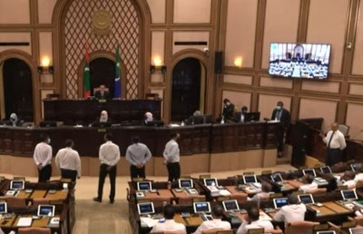އަފީފަށް މަޖިލީހުގެ ނިޒާމު ނުހިފެހެއްޓި، މެމްބަރުން ރުޅިގަދަވެއްޖެ!