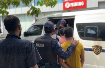 ފުރަތަމަ ވީ ދިވެހި މީހާގެ ގައިގައި އަތްލާން ކެރެން