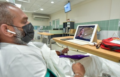 ސައިމަންގެ އެއް ދުވަސް: ގެއިން ހޮސްޕިޓަލަށް