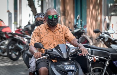 ސައިމަންގެ އެއް ދުވަސް: ގެއިން ހޮސްޕިޓަލަށް