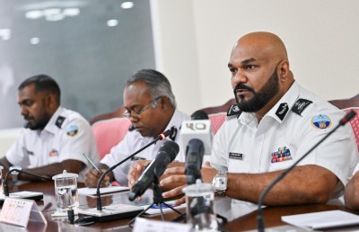 ޗައިނާ އާއި އެމެރިކާ އިން ކަސްޓަމްސް އަށް ދެ ޑްރޯން ދެނީ