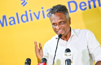 އެމްޑީޕީގެ ސަރުކާރުގައި ލޯނެއް ނަގައިގެން ކުރި މަސައްކަތެއް ވިއްޔާ ފެންނަން ހުންނާނެ: އާޒިމް