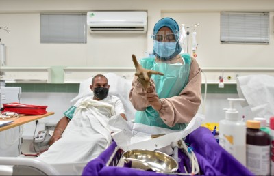 ސައިމަންގެ އެއް ދުވަސް: ގެއިން ހޮސްޕިޓަލަށް