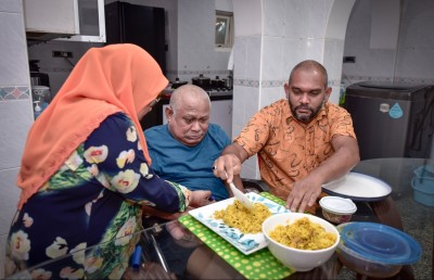 ސައިމަންގެ އެއް ދުވަސް: ގެއިން ހޮސްޕިޓަލަށް