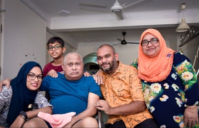 ސައިމަންގެ އެއް ދުވަސް: ގެއިން ހޮސްޕިޓަލަށް