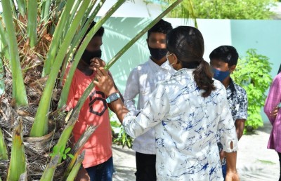 ފަސްޓް ލޭޑީ އެދިވަޑައިގަތީ އަމާން ހިޔާތަކުގެ ކުދިން މުޖުތަމައަށް ނެރެން މަސައްކަތްކޮށްދޭން