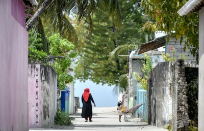ކަނޑުހުޅުދޫގައި ހަތަރު އަންހެނެއްގެ މެދުގައި މާރާމާރީއެއް ހިންގައި އެކަކު ޒަހަމް ކޮށްލައިފި