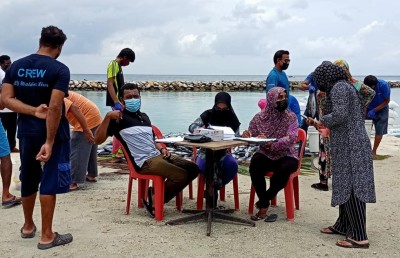 އަމިއްލަ ފަރާތަކުން ނޮޅިވަރަމް ރައްޔިތުންނަށް 1.2 ޓަނުގެ ރޯމަސް ހަދިޔާކޮށްފި