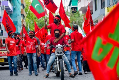 އިންޑިއާ އައުޓް މުޒާހަރާއިން ހަތަރު މީހަކު ފުލުހުންގެ ބެލުމުގެ ދަށަށް ގެންގޮސްފި