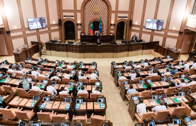 މަޖިލީހުން ކަރަންޓު ކެނޑުމުން ޖަލްސާ ނިންމާލައިފި