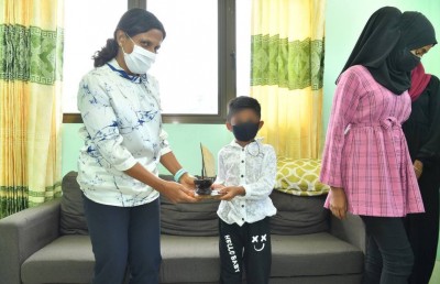 ފަސްޓް ލޭޑީ އެދިވަޑައިގަތީ އަމާން ހިޔާތަކުގެ ކުދިން މުޖުތަމައަށް ނެރެން މަސައްކަތްކޮށްދޭން