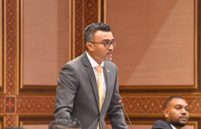 އައްޑޫން ކަރަންޓު ކެނޑޭތީ މަޖިލީހަށް ކުއްލި މައްސަލައެއް!