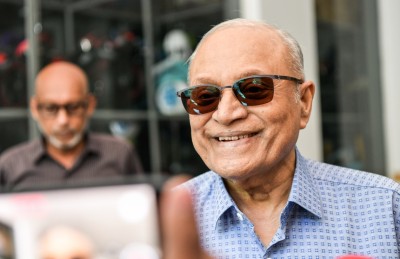 ތައުލީމީ ދާއިރާ އަށް މައުމޫނު ގެނެސްދެއްވި އިންގިލާބީ ބަދަލަށް އެޑިއުކޭޝަން މިނިސްޓަރުގެ ތައުރީފު!
