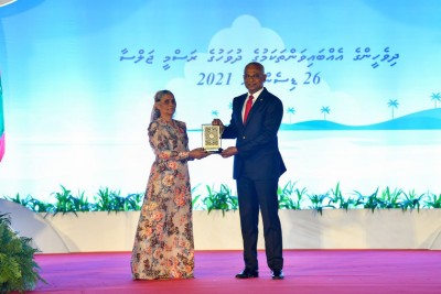 ދައުލަތަށް ގިނަ ދުވަހު ހިދުމަތް ކުރެއްވި ކަމުގެ އިނާމު އިތުރު 106 ބޭފުޅަކަށް