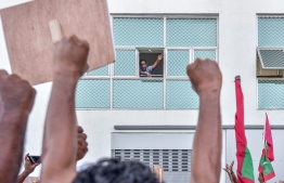 ގޭބަންދު ކުރި ޝަރުތަކާ ހިލާފު ކަމެއް ޔާމީން ނުކުރައްވާ: ވަކީލު