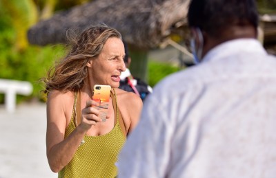 "ނުކައި ނުބޮއި، ކެތީ ހުރީ ކޮޓަރިއެއްގައި ބަންދުވެގެން"