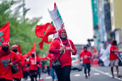 އިންޑިއާ އައުޓް މުޒާހަރާއިން ހައްޔަރުކުރި ދެ މީހުން ޝަރުތުތަކާއެކު ދޫކޮށްލައިފި