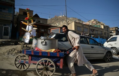 އަފްގާނު ރައްޔިތުން ގޮތް ހުސްވެ، ހަރުމުދާ ވިއްކަނީ
