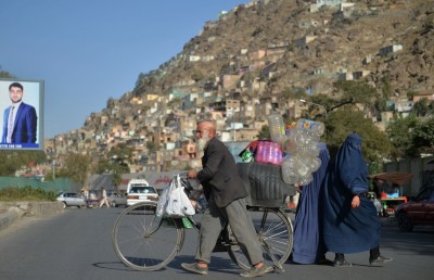 އަފްގާނު ރައްޔިތުން ގޮތް ހުސްވެ، ހަރުމުދާ ވިއްކަނީ