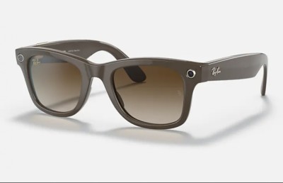 ފޭސްބުކްގެ ސްމާޓް އައިނާ މެދު އިޓަލީން ސުވާލު އުފައްދައިފި