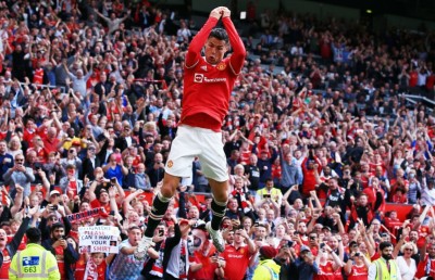 ރޮނާލްޑޯގެ ދެ ލަނޑުން އޯލްޑް ޓްރެފޯޑް އަލުން ކައްކުވާލައިފި