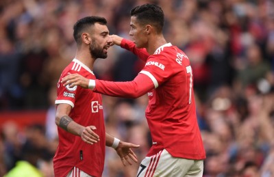 ރޮނާލްޑޯގެ ދެ ލަނޑުން އޯލްޑް ޓްރެފޯޑް އަލުން ކައްކުވާލައިފި