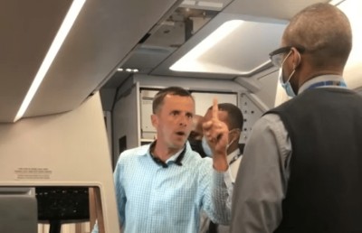 މާސްކް ނޭޅުމުން އެއާލައިނަކުން ދެ މީހަކު އުމުރަށް ސަސްޕެންޑްކޮށްފި