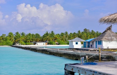 "ނުކައި ނުބޮއި، ކެތީ ހުރީ ކޮޓަރިއެއްގައި ބަންދުވެގެން"