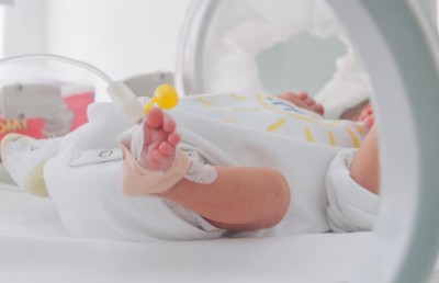 ސްޕެއިންގެ ހޮސްޕިޓަލެއްގައި ދެ ކުއްޖަކު އޮޅުވާލިކަން އެނގި ބަދަލު ހޯދަނީ