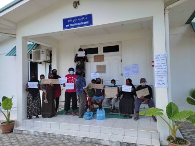 ކުޑަރިކިލު ރައްޔިތުން ރަތަށް، ޑޮކްޓަރު މައްސަލައިގައި ސިއްހީ މަރުކަޒުގައި ތަޅު އަޅުވައިފި