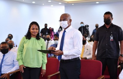 ޓެކްނޮލޮޖީގެ ފަހަތުން ދުވުމުގެ ބަދަލުގައި ބަލަނީ އިންގިލާބީ ބަދަލަކަށް: ޝައުނާ