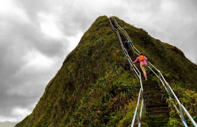 ހަވާއީގެ 2،800 ފޫޓް އުސް ފަރުބަދައަށް އަރާ ސިޑި ބަންދުކުރަނީ