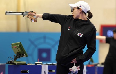 ތުރުކީގެ ޝޫޓަރު މާ "ކޫލް"؛ ޖީބަށް އަތް ޖަހާލައިގެން ހުރެ އެ ހޯދީ އޮލިމްޕިކްސްގެ ރިހި މެޑަލް