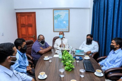 ފޮތްތަކުގައި ހުންނަ ގުރުއާނުގެ އާޔަތްތައް ބަލާ ފާސްކުރަން ކޮމިޓީއެއް، ޗެއާއަކަށް ޑރ. އިޔާޒް