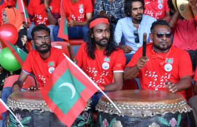 ސާފް ޗެމްޕިއަންޝިޕް: ދެ ޑޯޒް ޖެހުން، ސަޕޯޓަރުން ދަނޑަށް ވަނުމުގެ ޝަރުތެއް