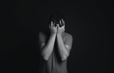 ގެސްޓް ހައުސްއެއްގައި ފިރިހެނަކު ބަރަހަނާކޮށް އަނިޔާކުރި މައްސަލައެއް ބަލަނީ