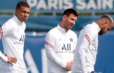 ފާޑުކިޔުން އަމާޒުވި ތިން ފޯވާޑުންގެ ދިފާއުގައި ޕޮޗެޓިނޯ