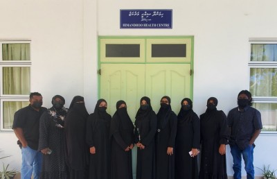 ސިވިލް ސާވަންޓުން ކަޅު ހެދުމުގައި ހިމޭން އިހުތިޖާޖުގައި