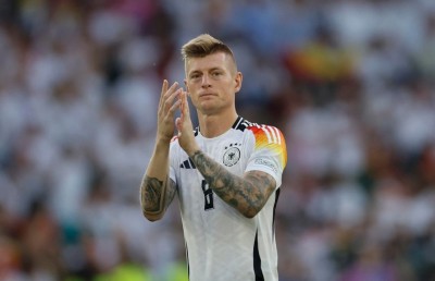 ޖަރުމަނުގެ މޮޅު ކުޅުންތެރިޔާގެ އެވޯޑް ކުޅުން ހުއްޓާލި ކްރޫސަށް