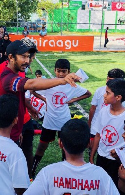 އުއްމީދީ ޖީލެއް ފުޓްބޯޅައިން ގެއްލިދާނެކަމުގެ ބިރު އެބައޮތް: ފަރީދު