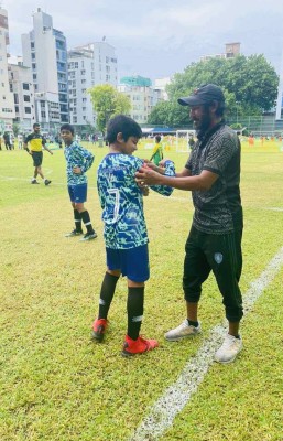 އުއްމީދީ ޖީލެއް ފުޓްބޯޅައިން ގެއްލިދާނެކަމުގެ ބިރު އެބައޮތް: ފަރީދު