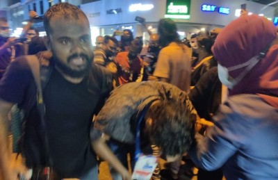 އިދިކޮޅުގެ މުޒާހަރާ ރޫޅާލުމުގެ ތެރޭގައި އާންމުންނާއި ނޫސްވެރިންނަށް ވެސް އަނިޔާ!