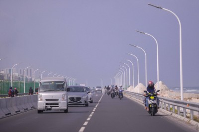 ހައިވޭ މަތީގައި ހިނގި އެކްސިޑެންޓަކާ ގުޅިގެން ދެ މީހަކަށް ފަރުވާދެނީ