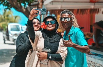 ސެންސް މޭކުކޮށްދިން ވައިރަލް ޝަހުސިއްޔަތުގެ އެއް ހާސް ލައިފް